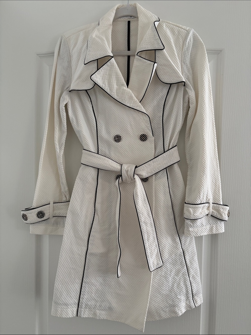 Anne Fontaine Ivory Trench Coat with Black Piping 38